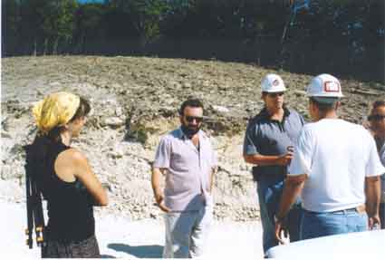 Yanis Karakezidi, Victoria Kolesnikova and Sortman discussionat the site